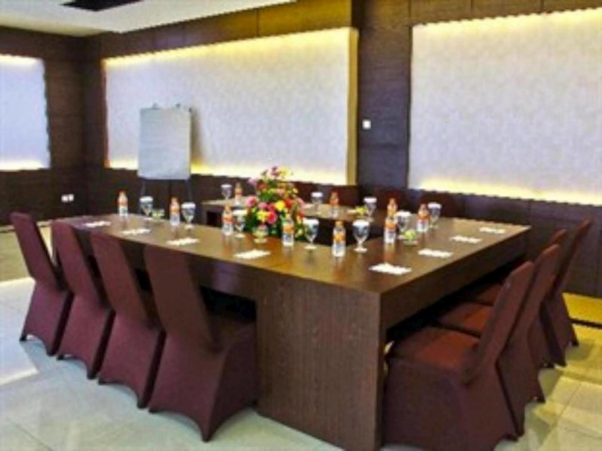 Hotel Naval Бандунг Экстерьер фото